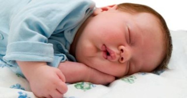 100 مليون صحة: عدم حصول الطفل على النوم بشكل كاف يتسبب فى بطء النمو
