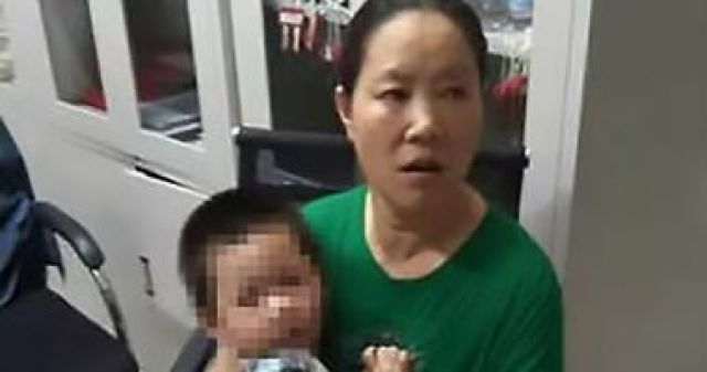 شاهد.. إنقاذ طفل فى الصين سقط من الطابق السادس تلقاه جيرانه داخل بطانية