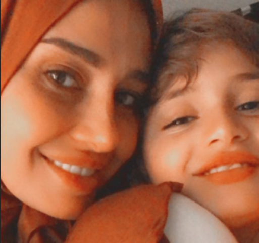 حلا شيحة وابنها