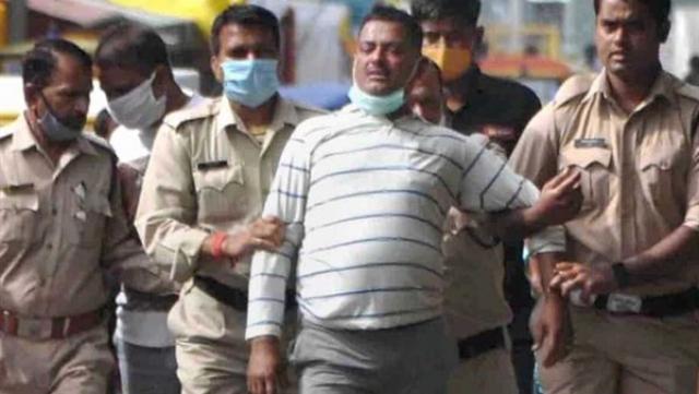 الشرطة الهندية تقتل شخص متهم بقتل 8 من الأمن بالرصاص