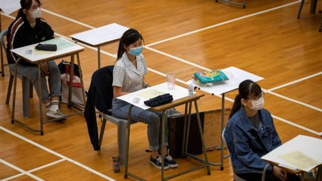هونج كونج تعلق جميع المدارس بسبب ارتفاع الإصابات بفيروس كورونا