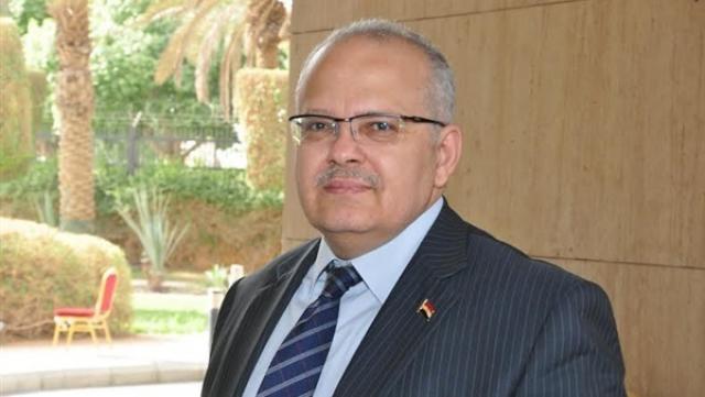 رئيس جامعة القاهرة لـ المصريين: أوعدكم هتسمعوا خبر رائع