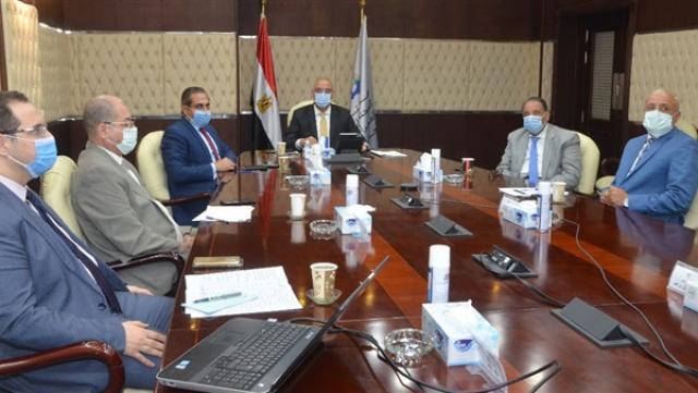 وزير الإسكان يستعرض تنفيذ الوحدات السكنية بمشروع سكن كل المصريين