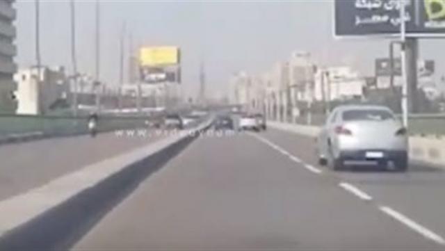 انتظام حركة السيارات في شوارع القاهرة والجيزة