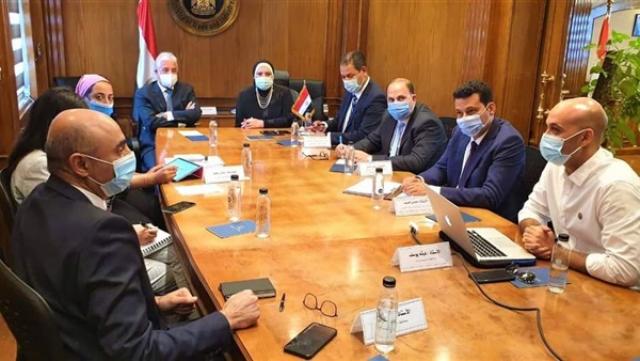 وزيرة التجارة والصناعة تبحث مع محافظ جنوب سيناء خطط إنشاء مناطق صناعية وحرفية بالمحافظة