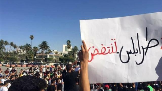 عاجل.. متظاهرون ليبيون يحاصرون منزل السراج في طرابلس