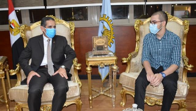 محافظ الغربية يستقبل الطالب محمد علي سعد قاهر السرطان (صور)