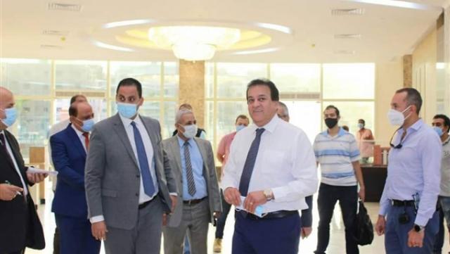 وزير التعليم العالي يتفقد مبنى الوزارة والمجمع الخاص بالقاهرة الجديدة