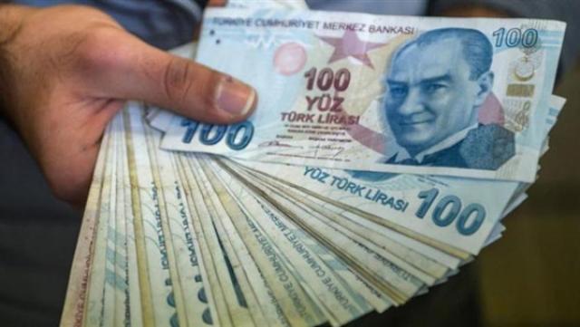 رفع أسعار الفائدة يفشل في إنقاذ الليرة التركية من خسائرها أمام الدولار