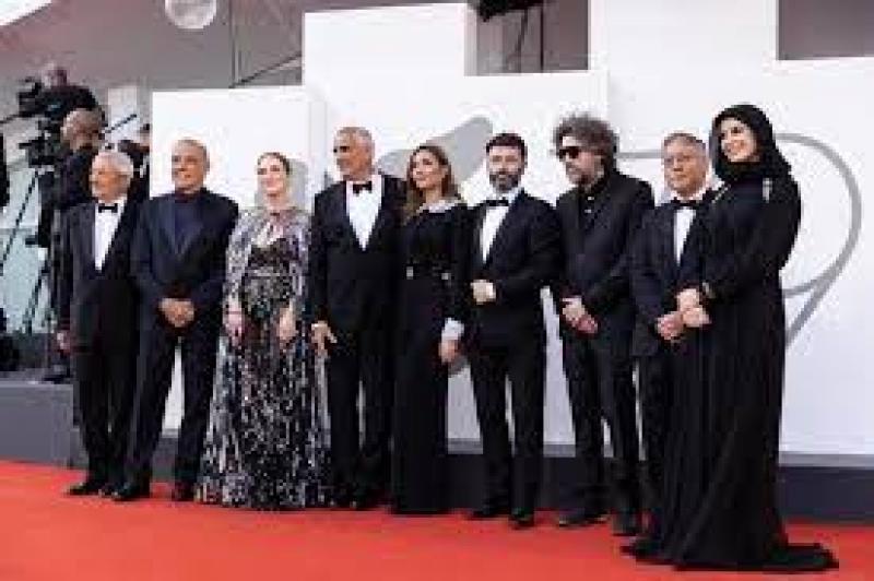 فيلم  Poor Things يحصد جائزة الأسد الذهبي كأفضل فيلم بمهرجان فينيسيا السينمائي هذا العام