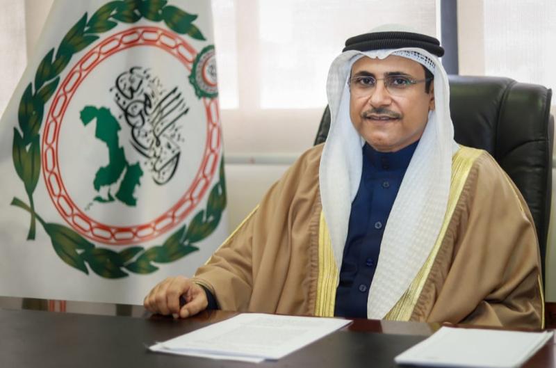أمير الكويت يستقبل رئيس البرلمان العربي للتعزية بوفاة الأمير الراحل