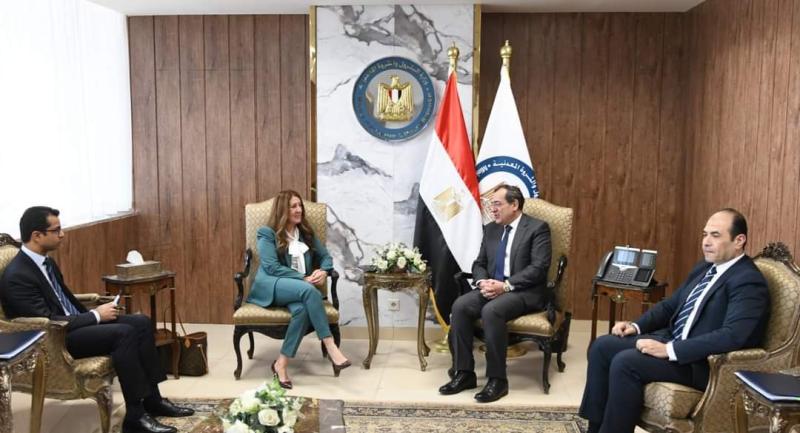 وزير البترول يبحث التعاون مع سفيرة الولايات المتحدة الأمريكية فى مصر