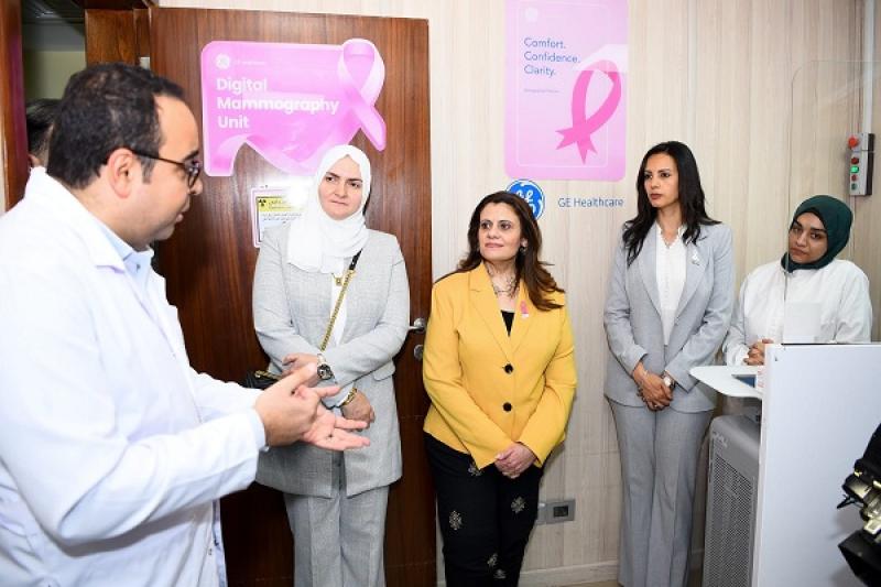 وزيرة الهجرة: أؤمن برسالة «بهية» وبدورها في مكافحة سرطان الثدي.. «صور»