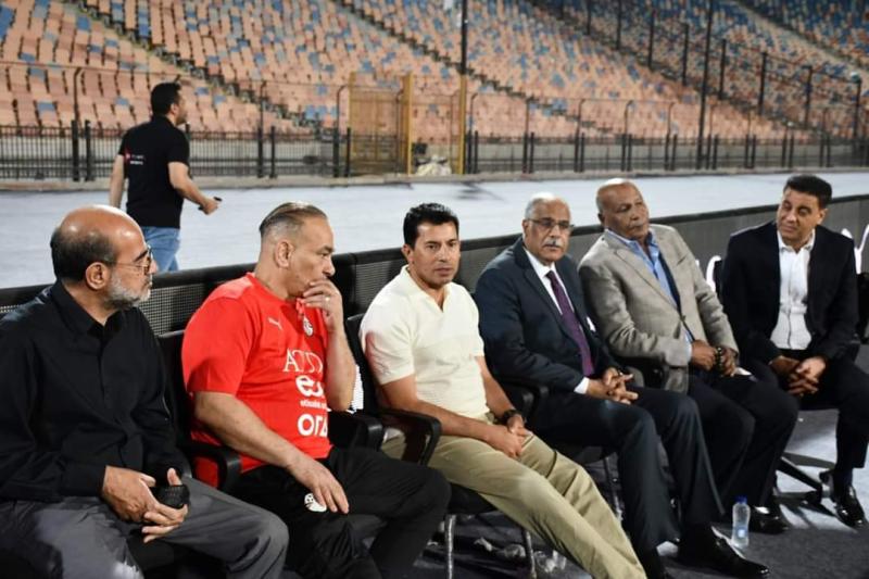 وزير الرياضة يدعم المنتخب الوطني قبيل مباراة بوركينافاسو في تصفيات كأس العالم