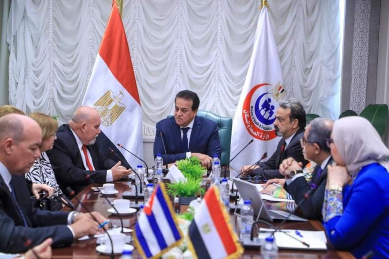 وزير الصحة يستقبل السفير الكوبي لدى مصر لتعزيز سبل التعاون بين البلدين في المجال الصحي
