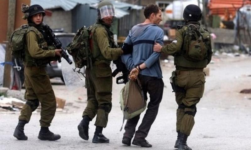 الاحتلال يعتقل 10 فلسطينيين بالضفة الغربية