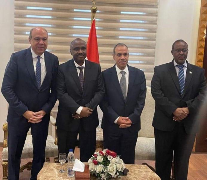وزيرا الطيران المدني والخارجية يتوجهان إلى جيبوتي ومقديشو على أولى رحلات مصر للطيران