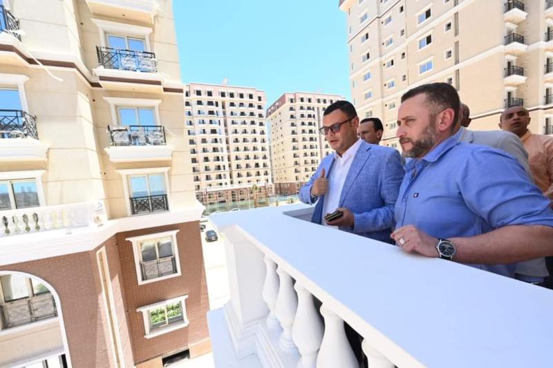 وزير الإسكان يتفقد موقف تنفيذ 3068 وحدة و310 فيلات بالتجمع العمراني «صواري» في الإسكندرية
