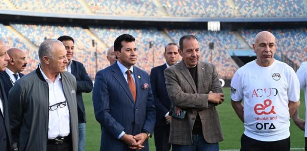 وزير الرياضة يشهد المران الأخير لمنتخب مصر قبل السفر إلى المغرب لمواجهة إثيوبيا بتصفيات المونديال.. «صور»