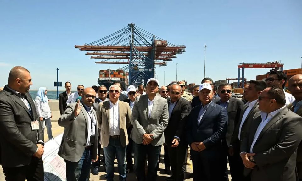 رئيس الوزراء يزور شركة قناة السويس للحاويات بميناء شرق بورسعيد