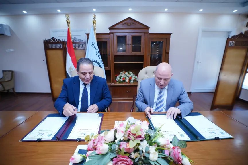 المصرية للتنمية الزراعية والريفية توقع عقد توريد الدفعة الأولى من الجرارات «بيلاروس» باعتبارها الموزع الحصري في مصر.. «صور»