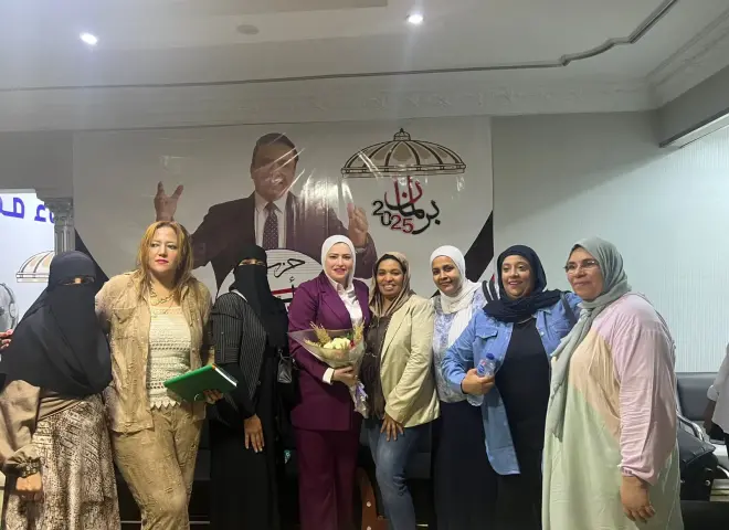 انطلاق أولى محاضرات الدورة التدريبية “التمكين السياسي للمرأة: من المشاركة إلى صناعة القرار”
