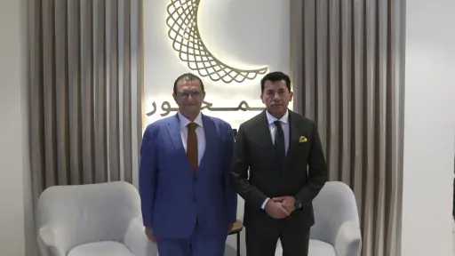 وزير الشباب والرياضة يتفقد مستشفى المحور ويشيد بالإمكانات الضخمة