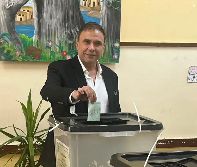 مدحت بركات يدلي بصوته في انتخابات مجلس الشيوخ 2025.. «صور»