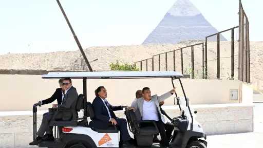 رئيس الوزراء يتفقد الممشى السياحي