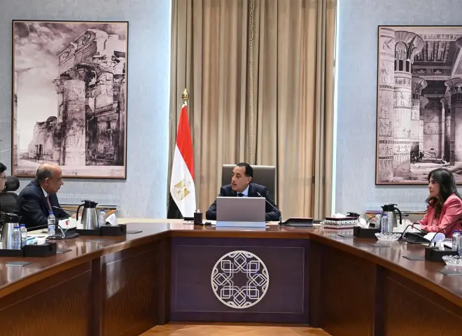 رئيس الوزراء يلتقي مسئولي «سيمنز» لبحث سُبل تعزيز التعاون المشترك