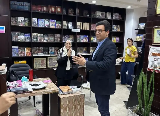 وزير الثقافة يتفقد مكتبة «شريف» التابعة للهيئة المصرية العامة للكتاب وزير الثقافة يتفقد مكتبة «شريف» التابعة للهيئة المصرية العامة للكتاب