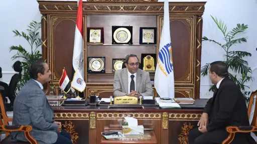 محافظ قنا يلتقي «الأبجيجي» لبحث دعم المزارعين بالميكنة والأسمدة وفتح منافذ جديدة
