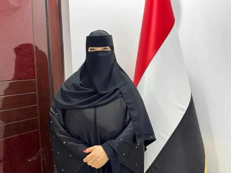 أمة الرحمن المطري تكتب: نساء بلا سند.. رحلة العذاب والصمود في مناطق الحوثي