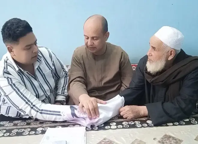 الكاتب الصحفي محمد عمر يحتفي بعقد قران شقيقه محمود في أجواء عائلية هادئة