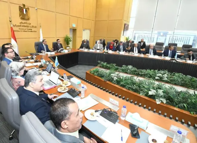 وزير الإسكان يستقبل محافظ قنا لبحث ملفات العمل المشترك