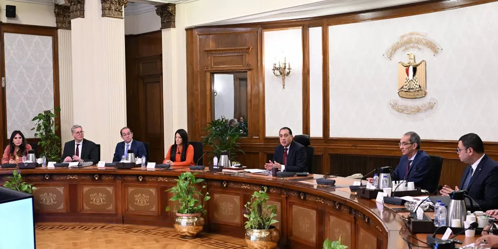 رئيس الوزراء يتابع موقف تسليم وتشغيل المشروعات المُنفذة ضمن المرحلة الأولى بـ«حياة كريمة»