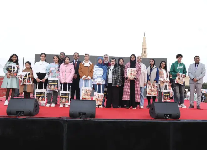 حفل توزيع الجوائز للفائزين في الدورة التاسعة والعشرين من مسابقة الرسم «لمحات من الهند»