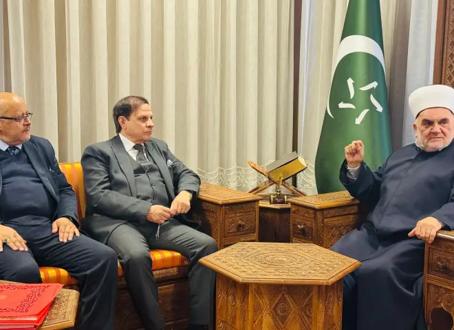 الأمين العام لرابطة الجامعات الإسلامية يلتقي مفتي صربيا ويوقع بروتوكول تعاون مع كلية الدراسات الإسلامية