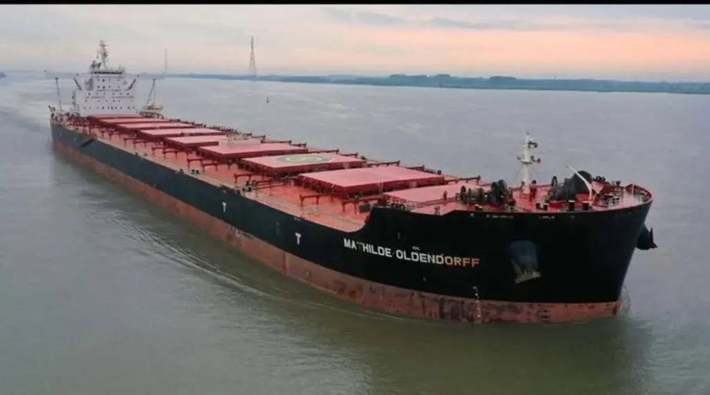 ميناء شرق بورسعيد يستقبل ثالث أكبر سفينة صب جاف منذ بدء نشاط تداول بضائع الصب