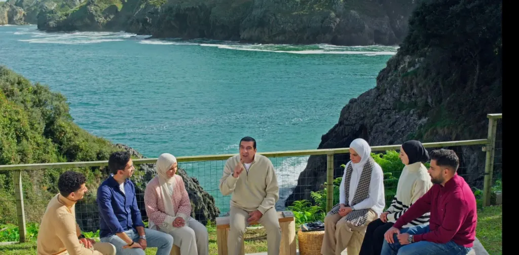 عمرو خالد:  3 بشريات في ليلة القدر.. لا يفوقتك قيامها