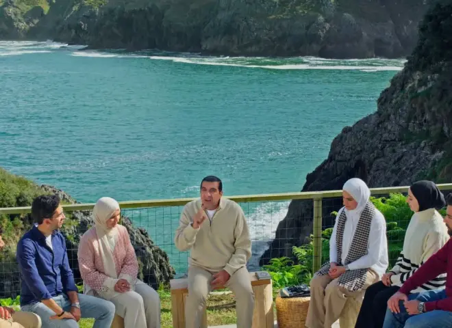 عمرو خالد:  3 بشريات في ليلة القدر.. لا يفوقتك قيامها