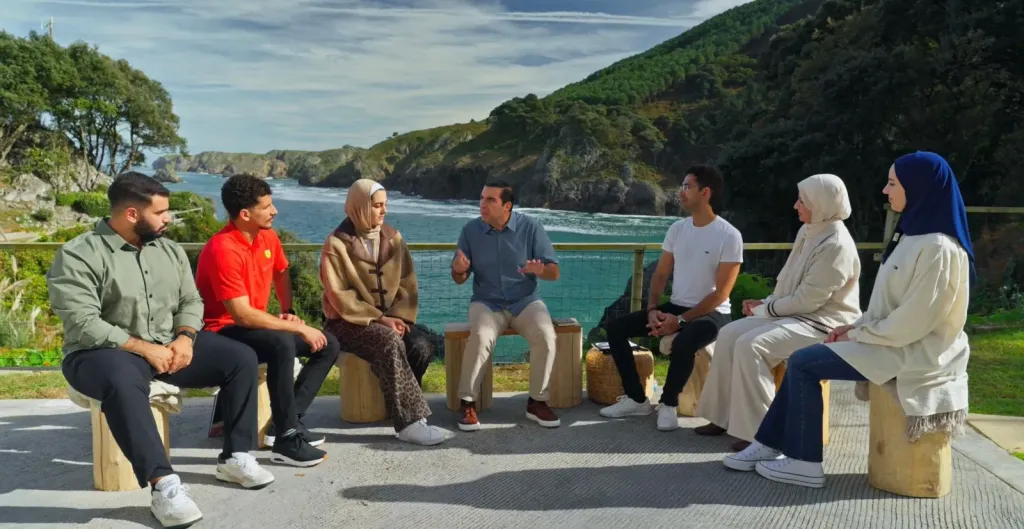 عمرو خالد: كيف تعيش مع القرآن بعد رمضان؟ طريقة فعالة بـ AI