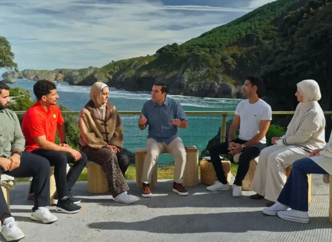 عمرو خالد: كيف تعيش مع القرآن بعد رمضان؟ طريقة فعالة بـ AI