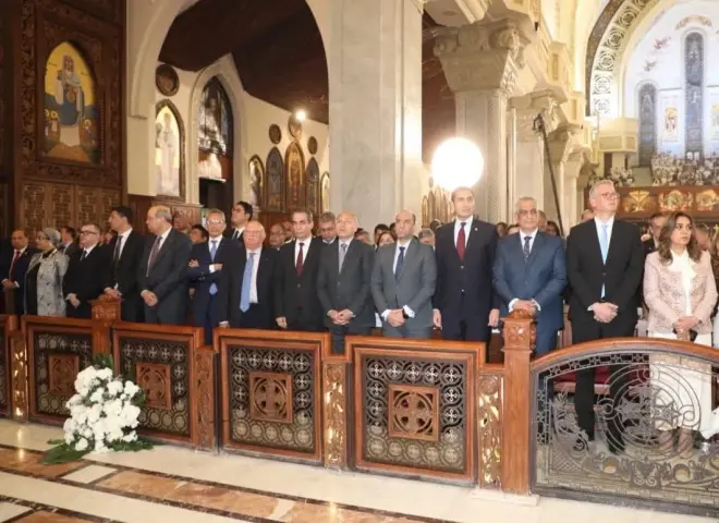 وزير الدولة للإنتاج الحربي يهنيء البابا تواضروس الثاني بعيد القيامة المجيد