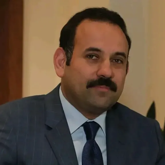 بعد رحلة في سماء الوطن.. بهاء الغانم يقود معركة التنمية على الأرض