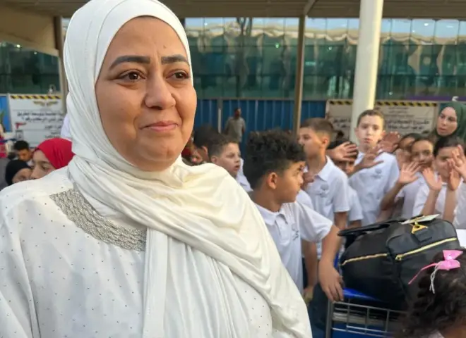 «ممر شرفي من حفظة القرآن».. استقبال أسطوري للحاجة وفاء بعد عودتها من الحج