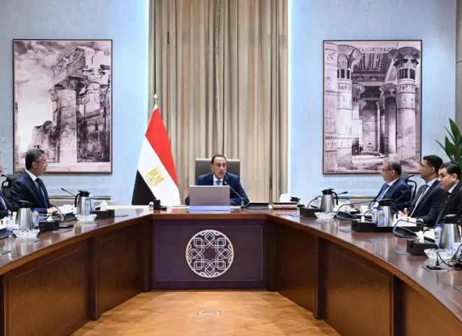 رئيس الوزراء يتابع جهود توافر السلع وضبط حركة الأسواق