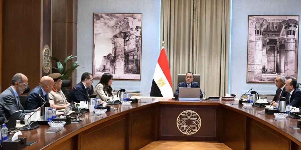 رئيس الوزراء يعقد اجتماعا لاستعراض موقف أحد المشروعات الكبرى بمدينة العلمين الجديدة