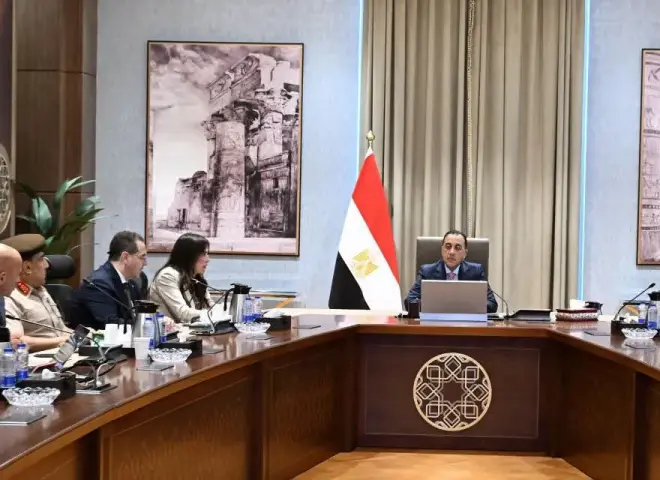 رئيس الوزراء يعقد اجتماعا لاستعراض موقف أحد المشروعات الكبرى بمدينة العلمين الجديدة