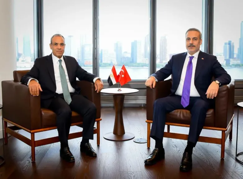 وزير الخارجية يبحث مع وزير الخارجية التركي العلاقات الثنائية ومستجدات الأوضاع الإقليمية